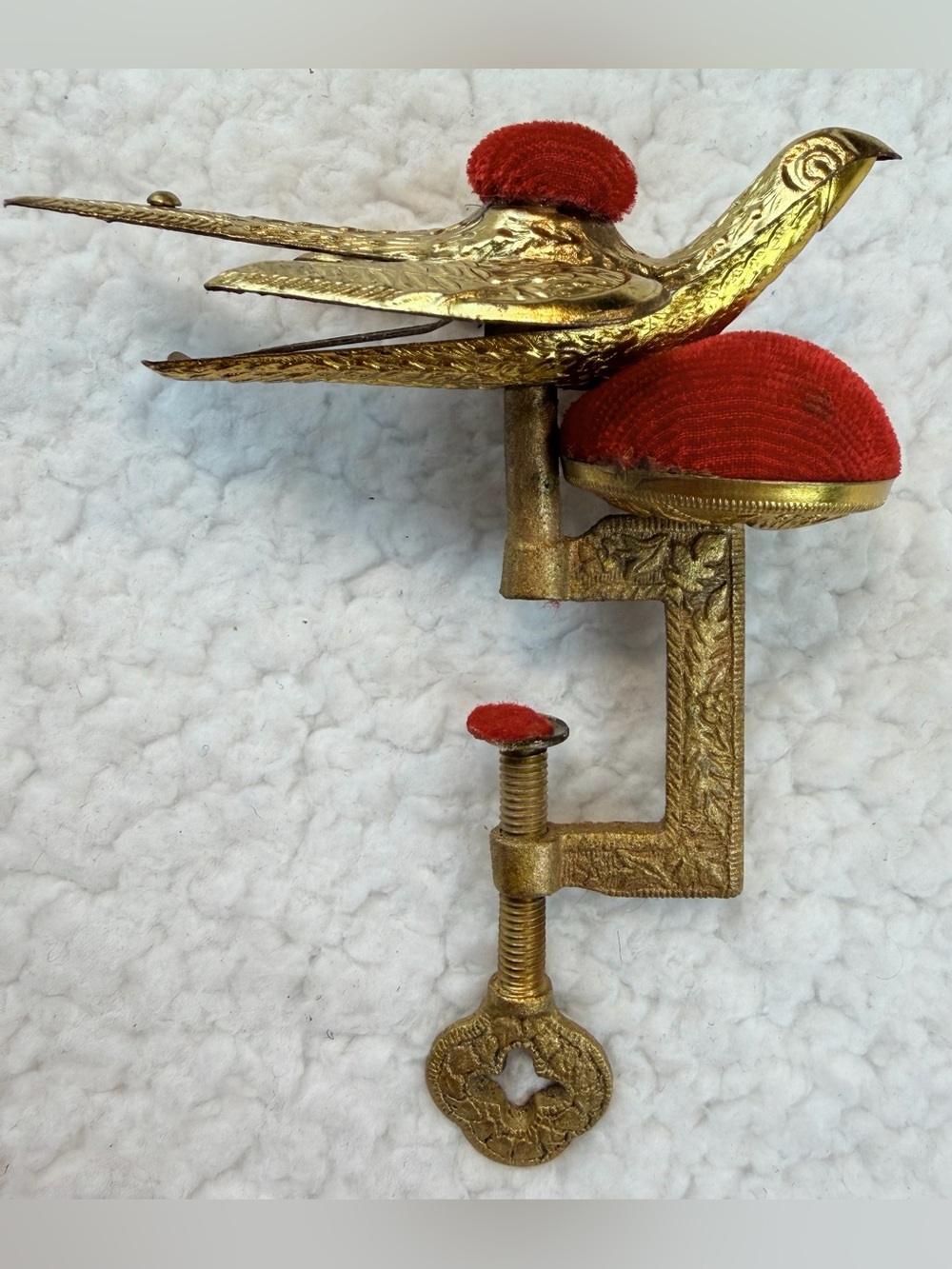 (VTG) Japanese Gold-Tone Ornate Bird Sewing Clamp with Red Pin Cushions, OS - Picture 16 of 16